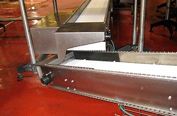 Conveyor lines for bottling drinks