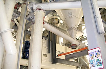 fibre hopper, a leadscrew and a joining duct