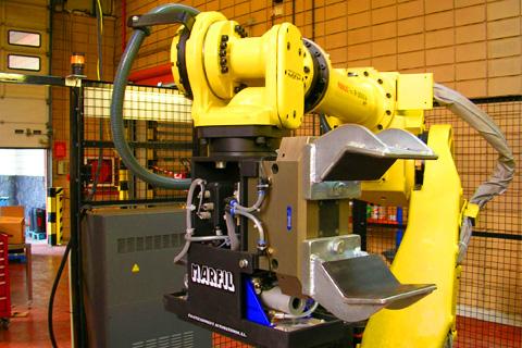 sistema de paletizado doble mediante un robot para embotellado