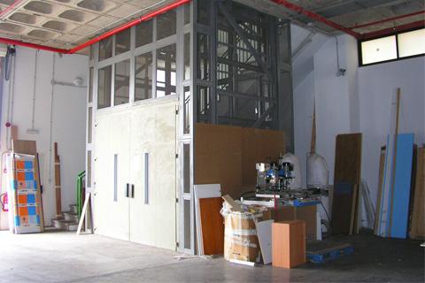 plataforma elevadora hidráulica instalada por INGENUT